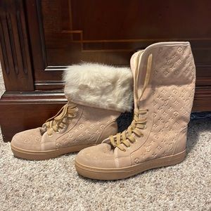 Fur boots